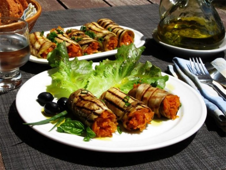 6 вкусных способов приготовить рулетики из баклажанов