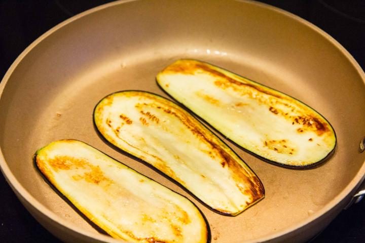 6 вкусных способов приготовить рулетики из баклажанов