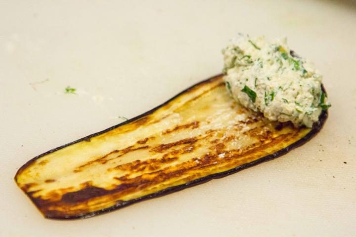 6 вкусных способов приготовить рулетики из баклажанов