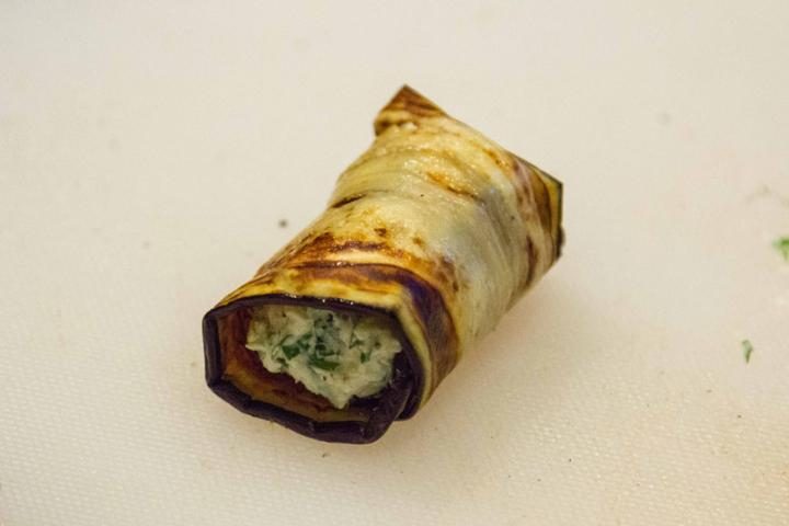 6 вкусных способов приготовить рулетики из баклажанов