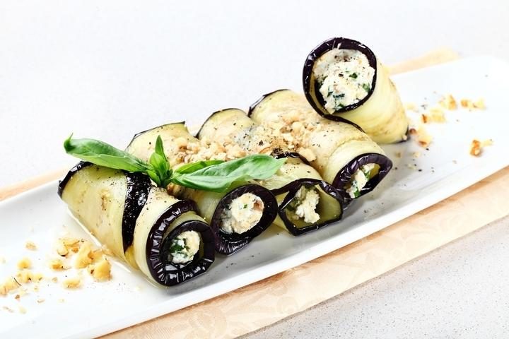 6 вкусных способов приготовить рулетики из баклажанов