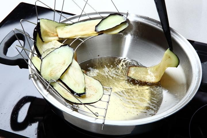 6 вкусных способов приготовить рулетики из баклажанов