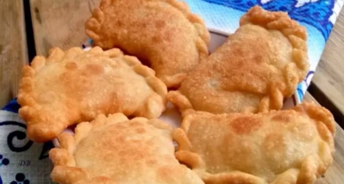  пирожки с фаршем и яйцом
