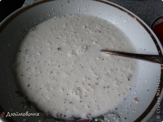 Здравствуйте! Я снова со вкусняшкой! :) Придумались такие котлеты давно, мама назвала их "котлеты по-капитански" по аналогии со всем известным "мясом по-капитански", а муж ласково называет "завертон" :)) Получается ооочень вкусно, нежно и сочно! Малышу я всегда делаю "лайт-вариант" с меньшим количеством сыра, со сметаной вместо майонеза и поменьше аллергенных или кислых овощей, типа помидора, и конечно фарш для него делаю тоже "лайт" без перца, чеснока и с меньшим количеством соли, лука и зелени. фото 7