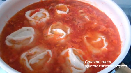 Манты в томатном соусе