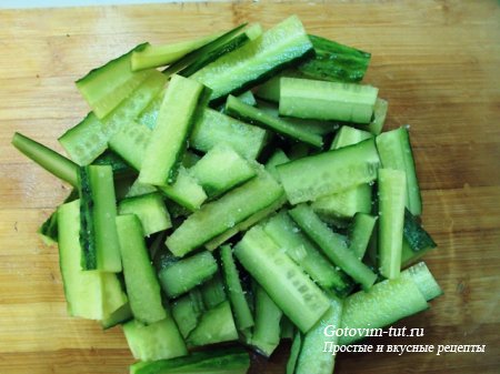 Корейский салат с мясом и огурцами