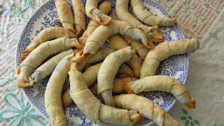 рогалики с маком спеклись