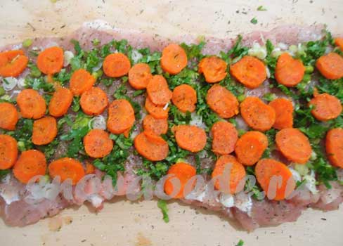 рулет из свинины с морковью