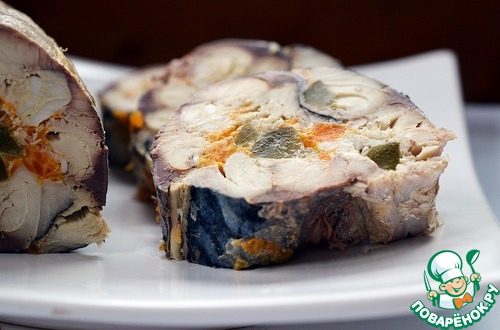 Рулет из скумбрии с морковью и яйцом