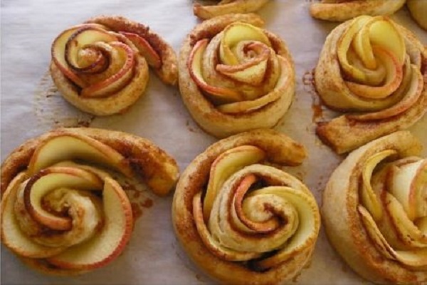 булочки розочки с яблоками