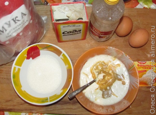 Вкусные творожные кексы со смородиновым джемом
