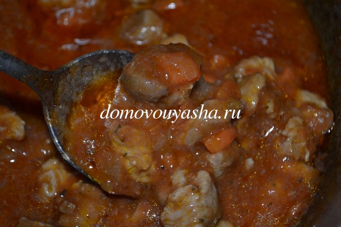 Гуляш из свинины с подливой