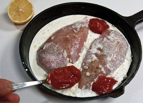 мясо на сковороде