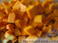 Фото приготовления рецепта: Каша рисовая с тыквой на молоке (в мультиварке) - шаг №2