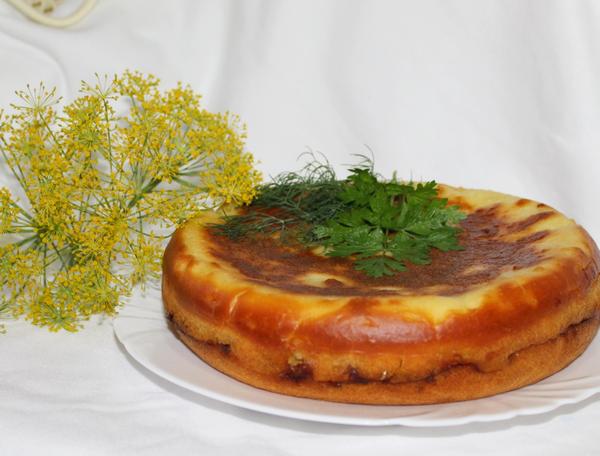 рыбный пирог, приготовленный в мультиварке