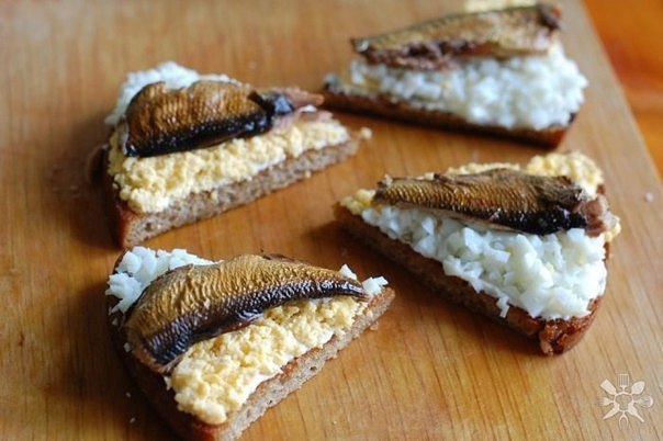 Давно забытые! ЧЕСНОЧНЫЕ ГРЕНКИ С ЯЙЦОМ И ШПРОТАМИ