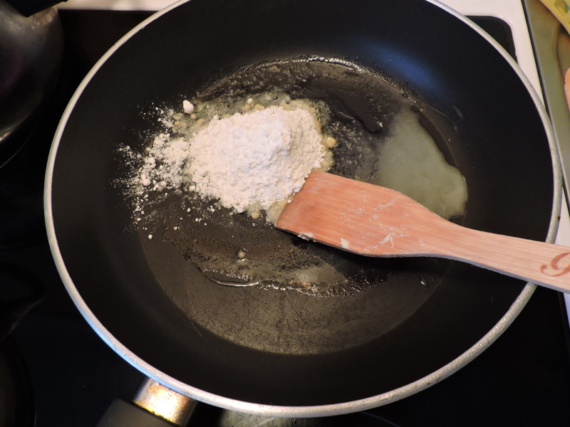 На сливочном масле обжарить муку На сливочном масле обжарить муку еда, мясо, своими руками, сделай сам