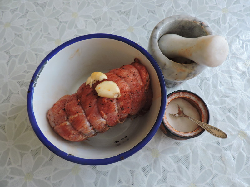 Натереть чесноком Натереть чесноком еда, мясо, своими руками, сделай сам
