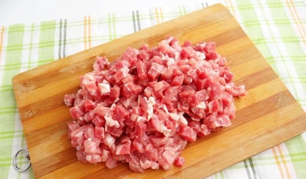 нарезать мясо