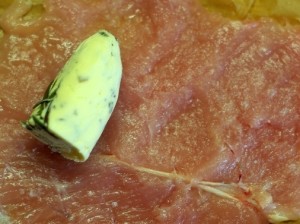 выложите масло в мясо