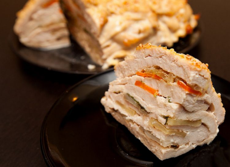 Куриная грудка запечёная слоями