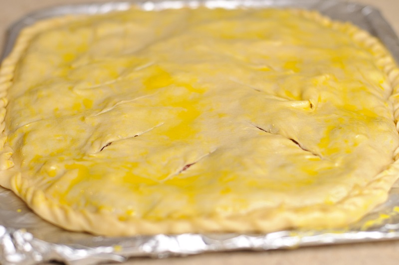 мажем яйцом