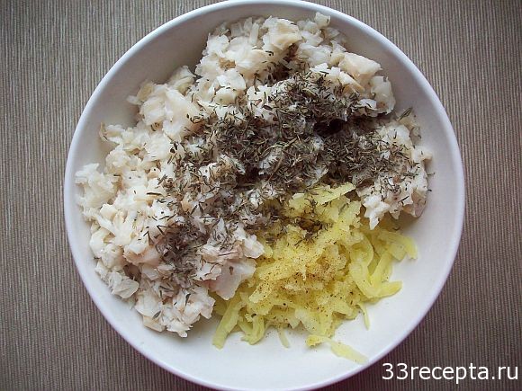 смешиваем рыбу и картофель