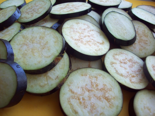 кусочки баклажанов