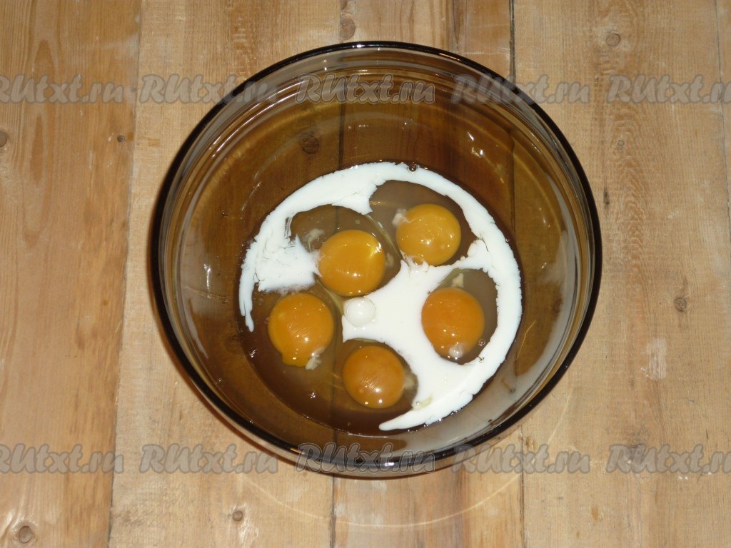 Яичный рулет с плавленным сыром и чесноком от Инны Кондрашовой