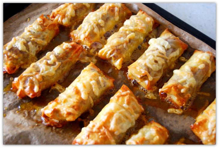Хрустящая закуска с мясом и сыром.